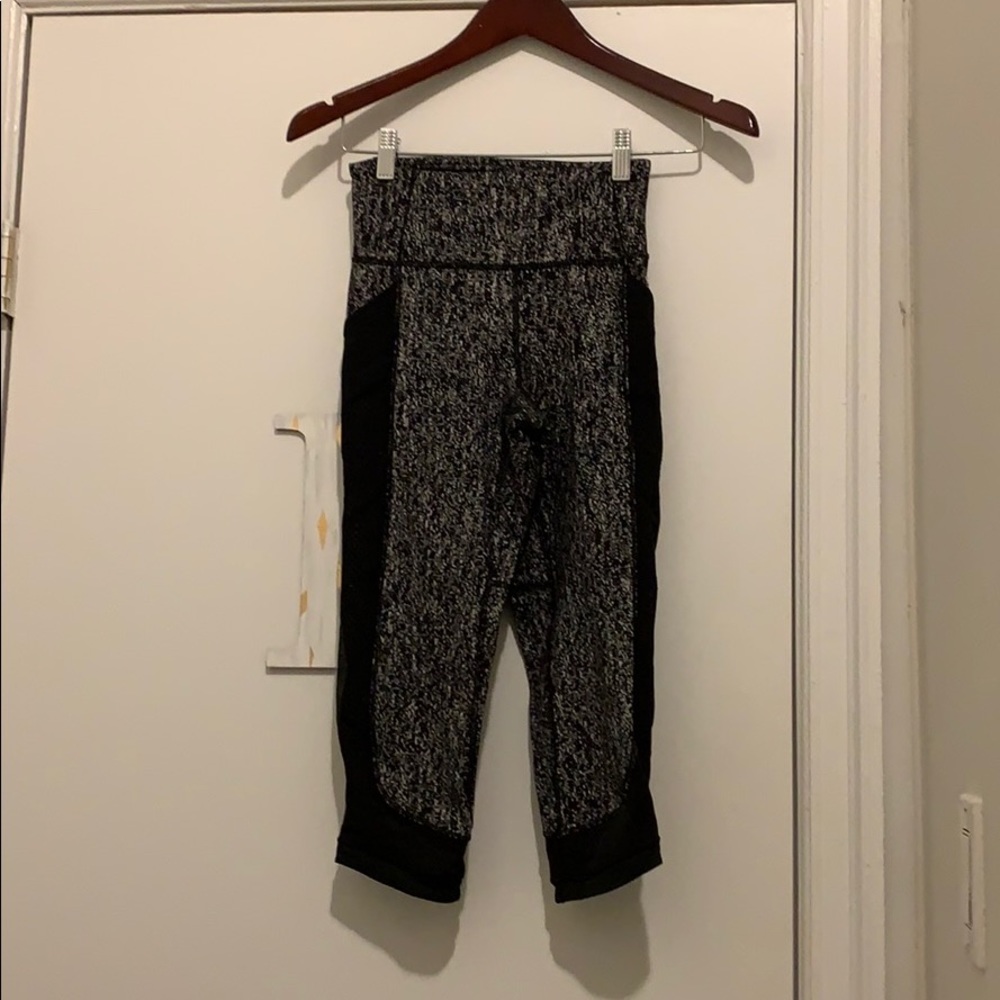 Lulu lemon cropped black and white leggings